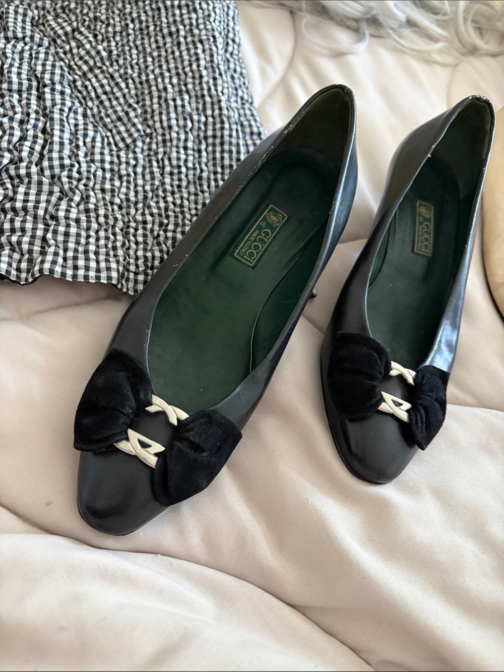 Gucci Black Leather Bow Flats with Gold-Tone Accent